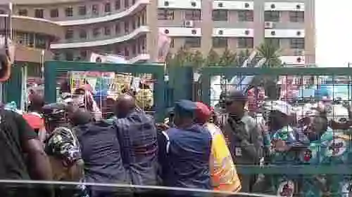 BREAKING: Police Teargas Delegates, Journalists As Thugs, Hoodlums Take Over APC Convention Venue