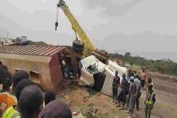 Commotion As Derailed Truck Kills Pedestrian On Lagos-Ibadan Expressway