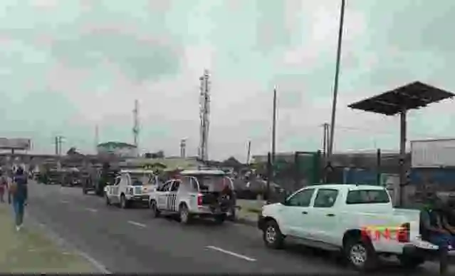[BREAKING] Yoruba Nation: Gridlock As Policemen Search Vehicles At Berger, Ketu