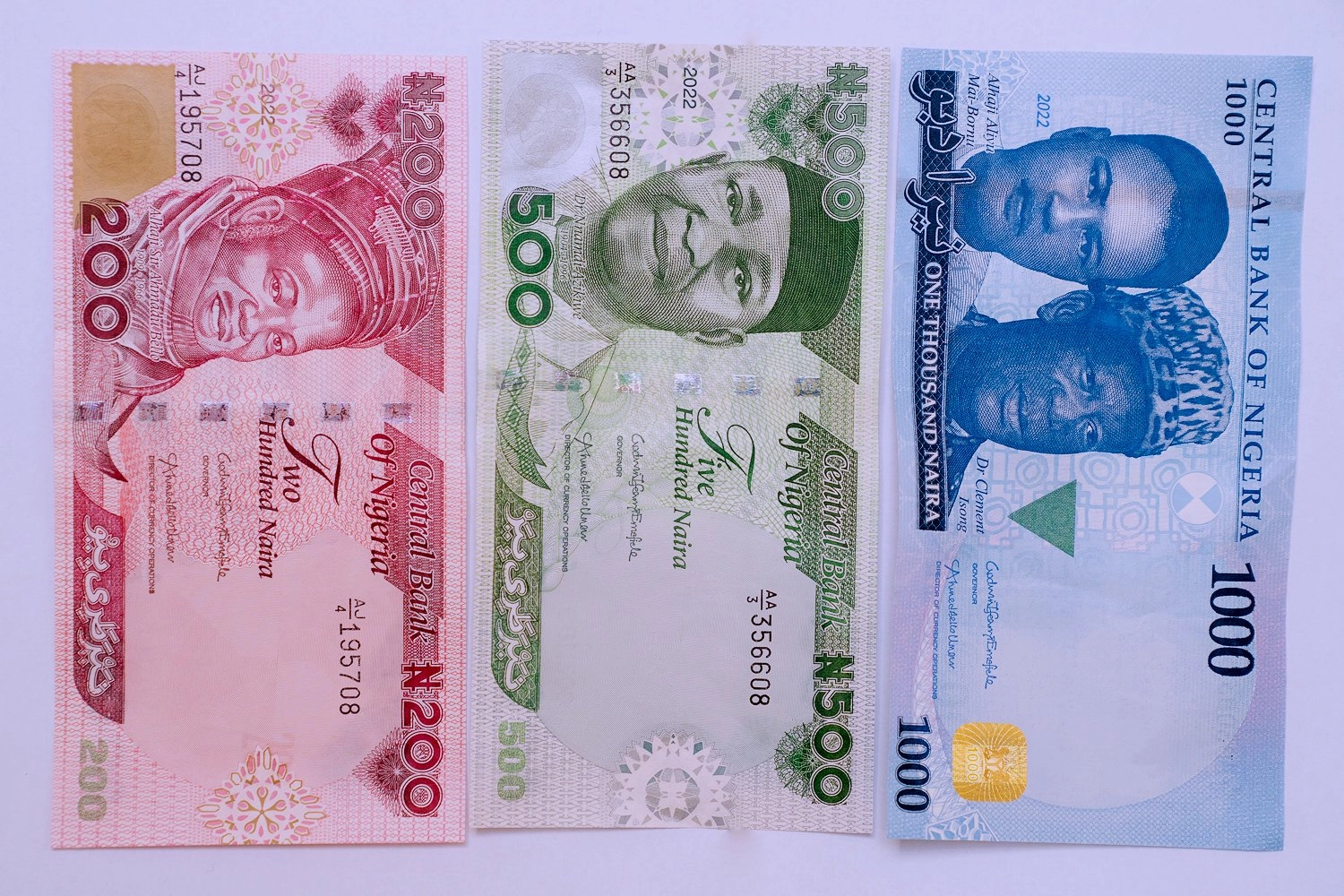 BREAKING: FG Unveils Redesigned Naira Notes To General Public (Photos)