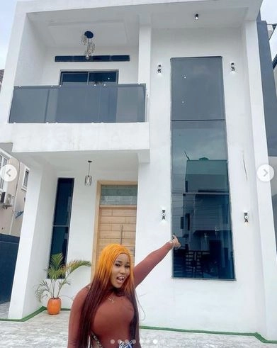 Actress Crowncy Anyanwu Acquires New House In Lagos (Photos)