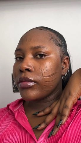 Beautiful Nigerian Lady Shows Off Her Tribal Marks (Photos)