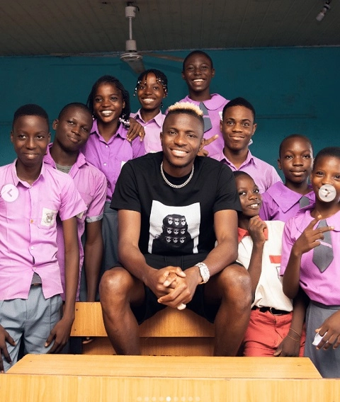 Fans Show Victor Osimhen Love After He Visited A Primary School In Lagos (Video)