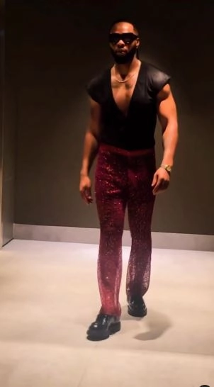 Flavour Replies A Lady Who Said She Wants To Fall In Love With An Igbo Man But Is Worried About Their 'Dress Sense'
