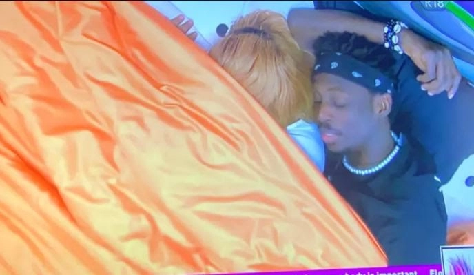 #BBNaija: Fans Shocked As Chomzy And Eloswag Reconcile In Bed After Fight (Video)
